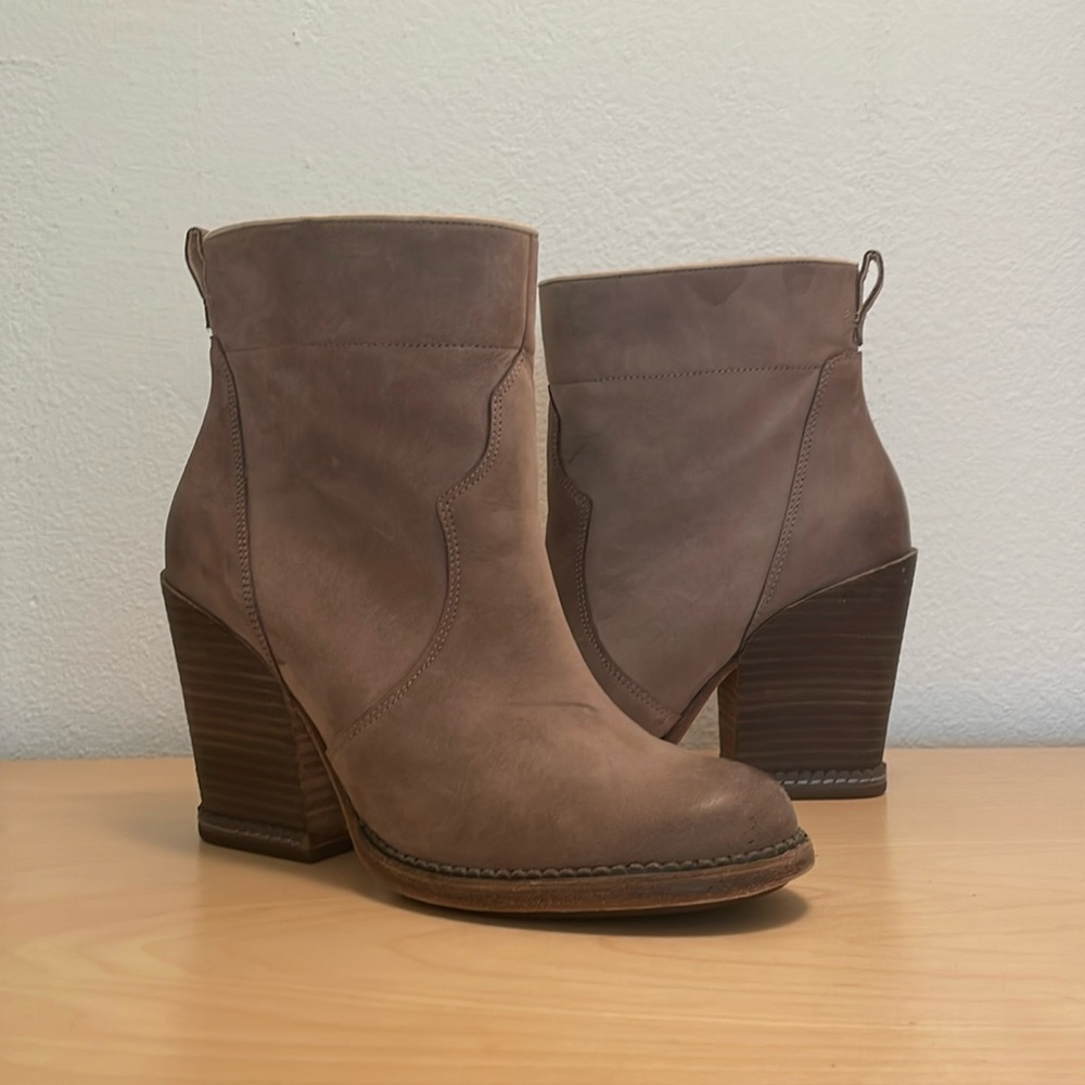 Timberland Beige Marge Short Heeled Boots W/ Bags NWOT